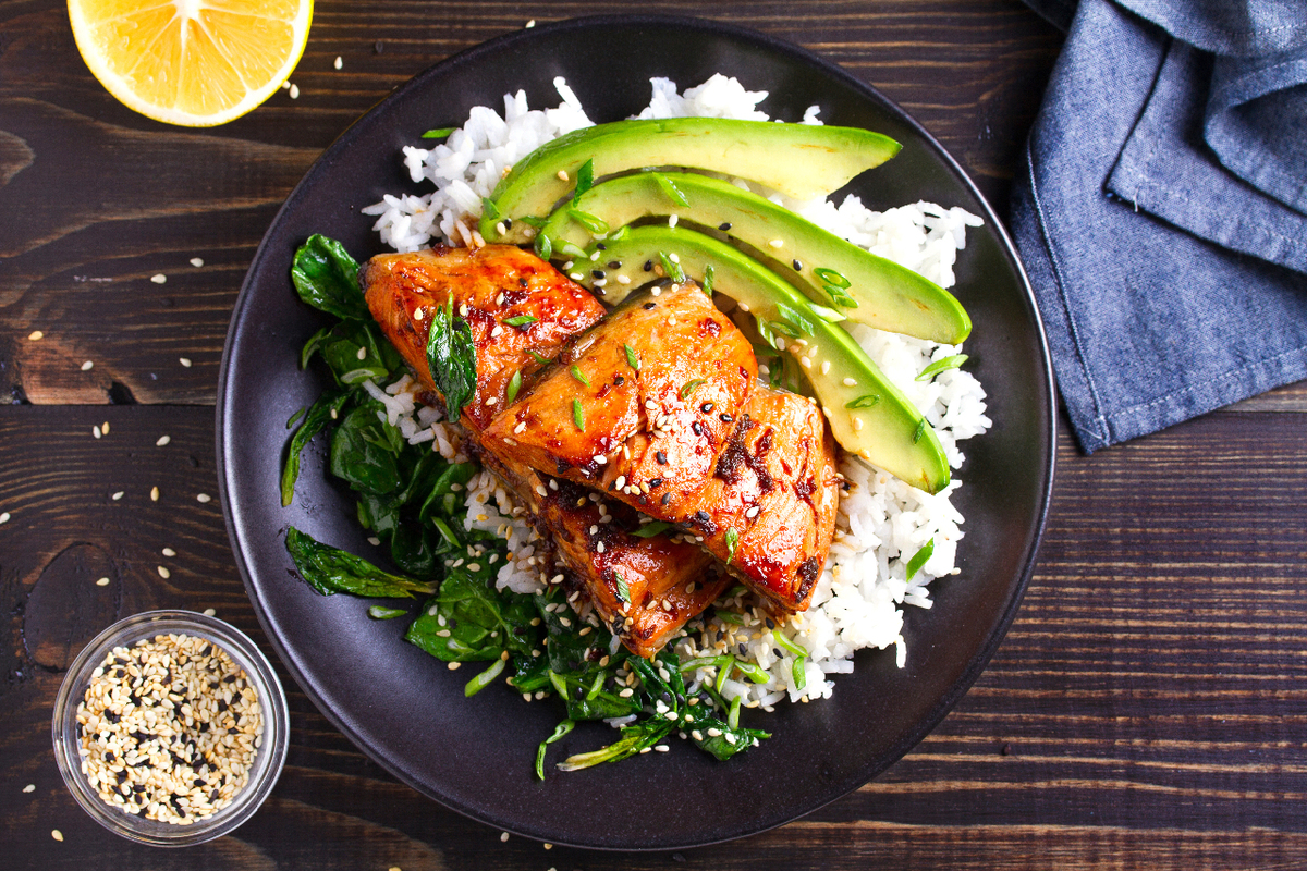 Salmon with rice, avocado and spinach